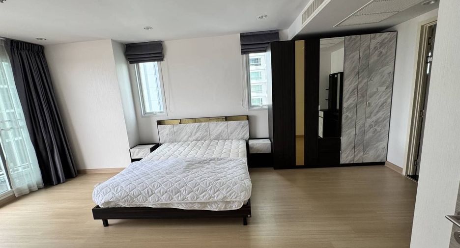For rent 2 bedrooms condo in Yan Nawa, Bangkok