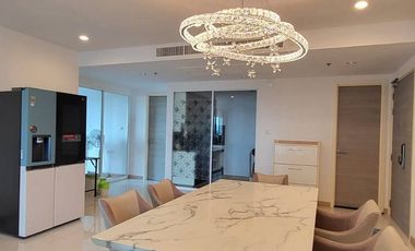 For rent 2 bedrooms condo in Yan Nawa, Bangkok