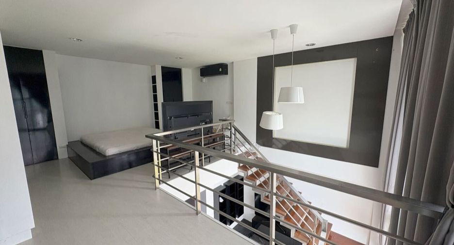 For rent 1 bed condo in Watthana, Bangkok