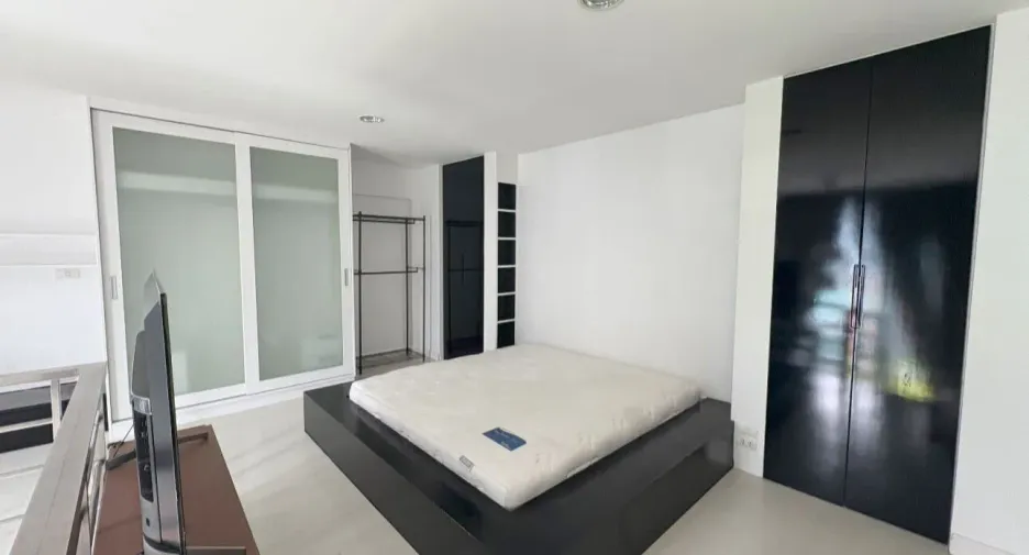 For rent 1 bed condo in Watthana, Bangkok