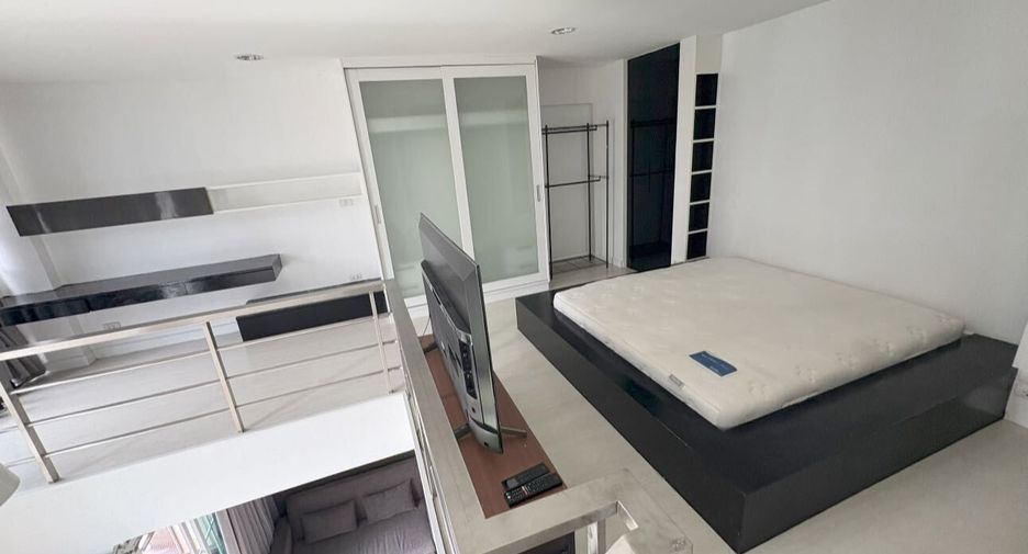 For rent 1 bed condo in Watthana, Bangkok