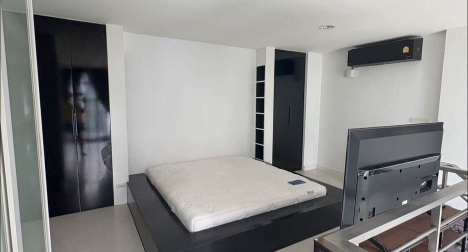 For rent 1 bed condo in Watthana, Bangkok