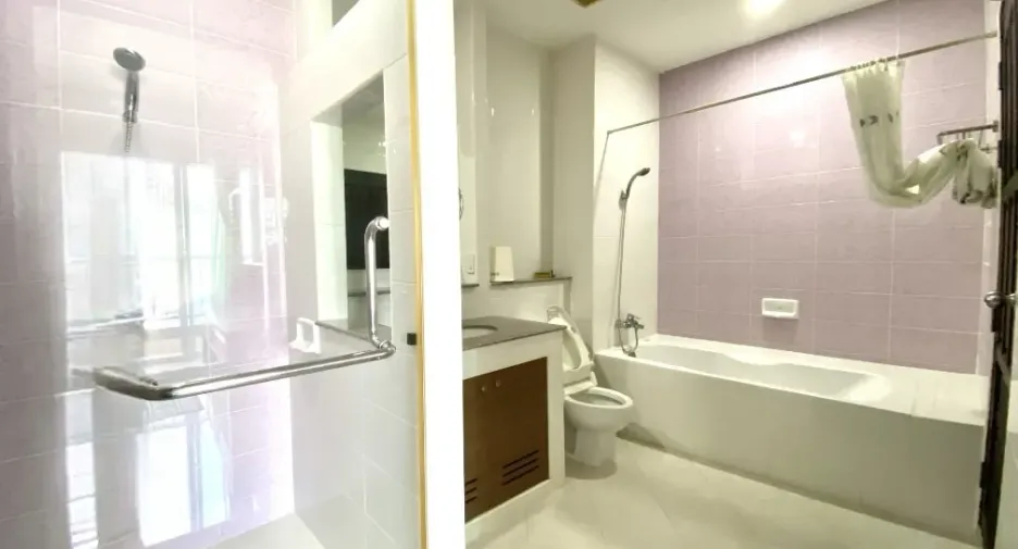 For rent 1 bed apartment in Watthana, Bangkok