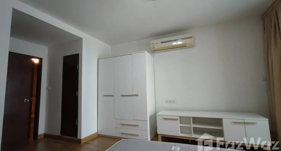 Condo en alquiler de 3 habitaciones en Khlong Toei, Bangkok