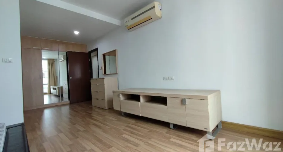 Condo en alquiler de 3 habitaciones en Khlong Toei, Bangkok