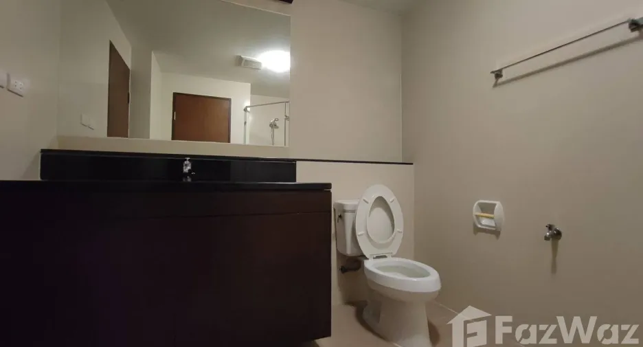 Condo en alquiler de 3 habitaciones en Khlong Toei, Bangkok