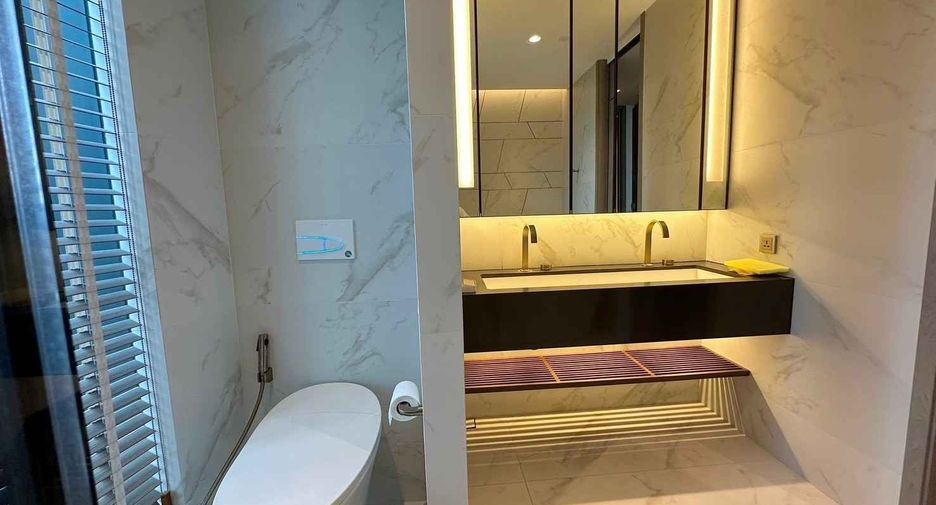 For rent 2 bedrooms condo in Khlong Toei, Bangkok