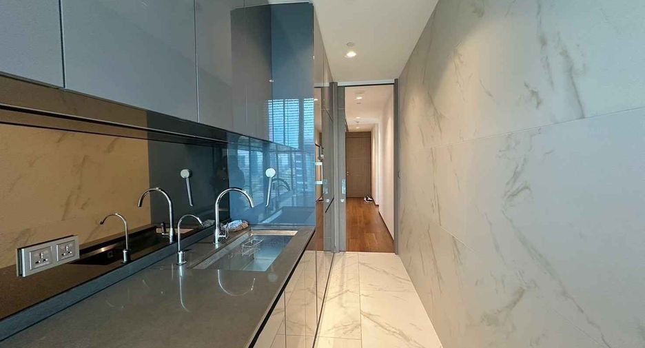 For rent 2 bedrooms condo in Khlong Toei, Bangkok