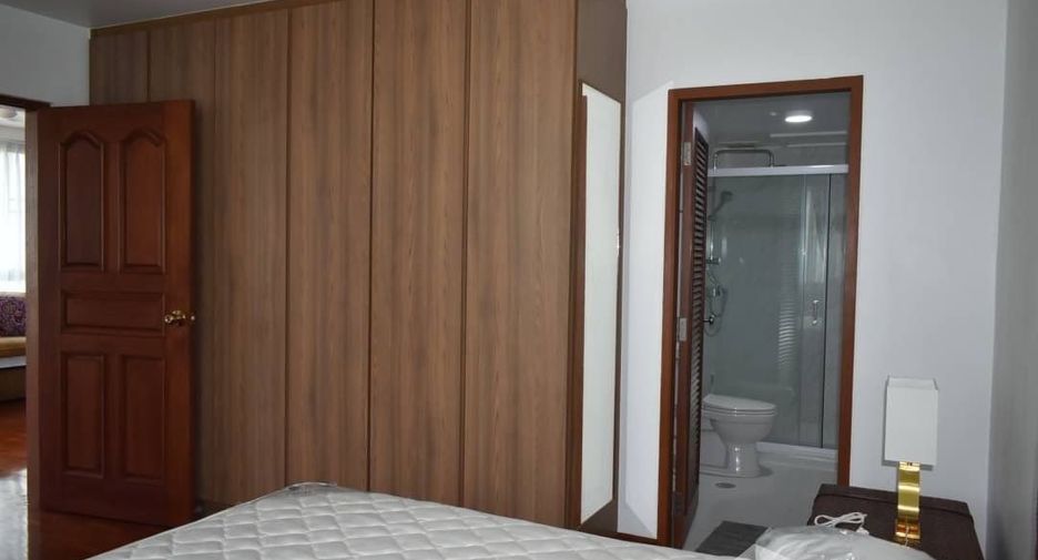 For rent 2 bedrooms condo in Pathum Wan, Bangkok