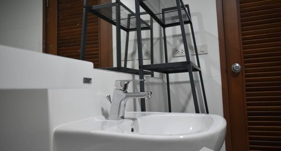 For rent 2 bedrooms condo in Pathum Wan, Bangkok