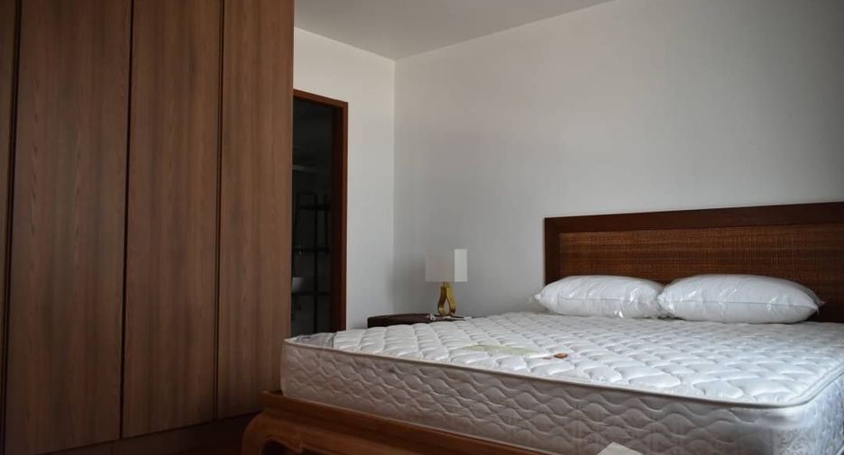 For rent 2 bedrooms condo in Pathum Wan, Bangkok