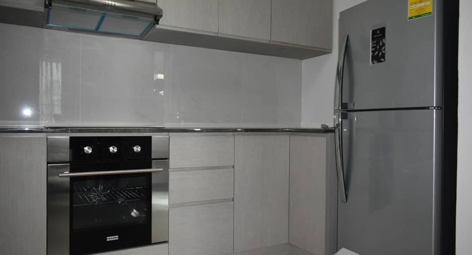 For rent 2 bedrooms condo in Pathum Wan, Bangkok