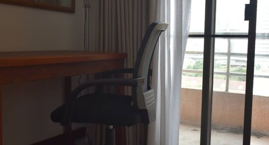 For rent 2 bedrooms condo in Pathum Wan, Bangkok