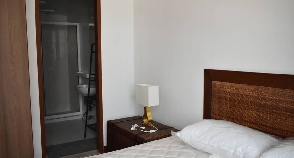 For rent 2 bedrooms condo in Pathum Wan, Bangkok