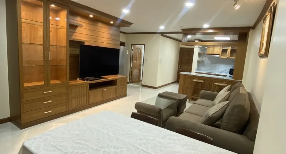 For rent 1 bed condo in Phra Khanong, Bangkok