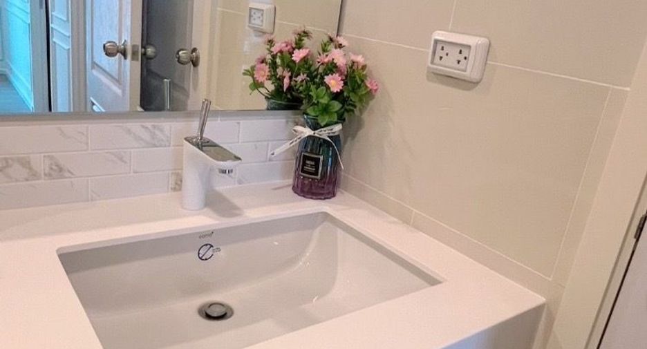 For rent 2 bedrooms condo in Din Daeng, Bangkok