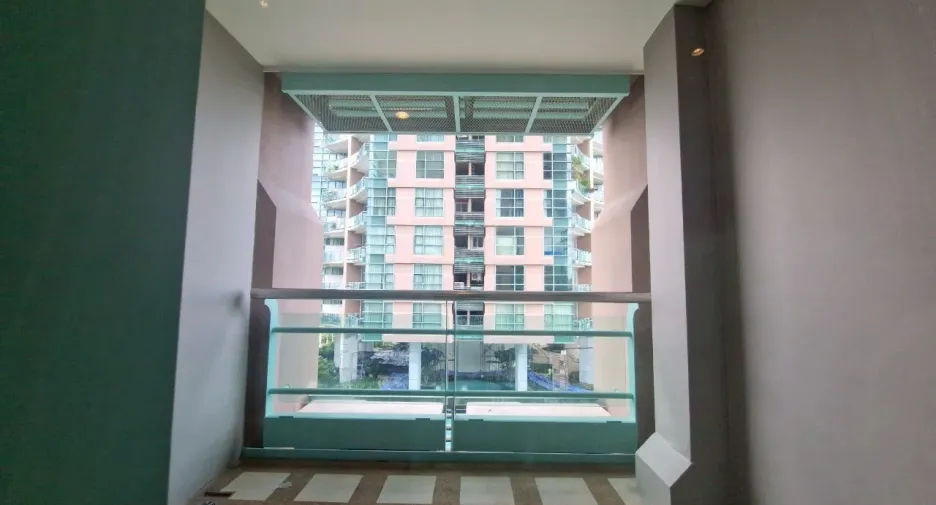 For rent 3 bedrooms apartment in Bang Kho Laem, Bangkok