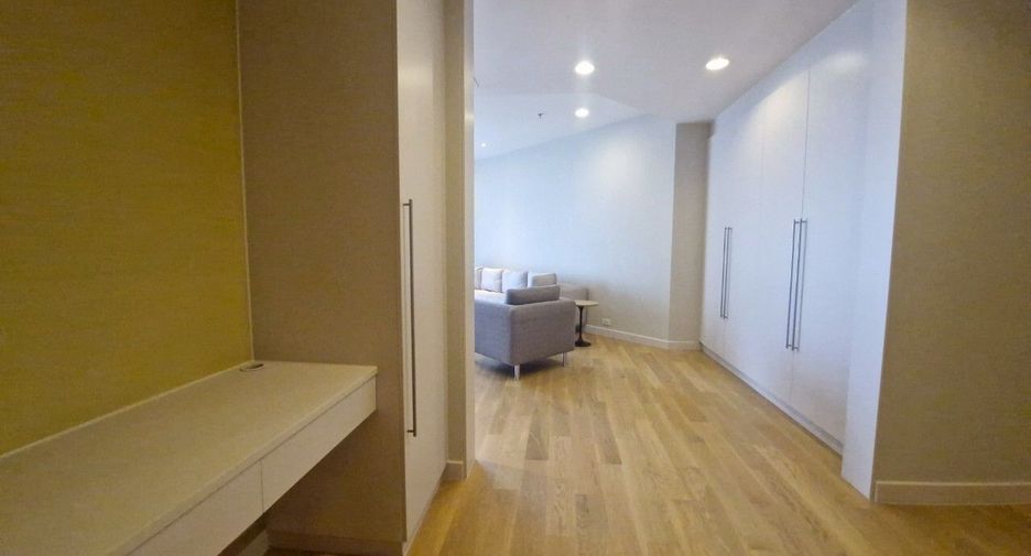For rent 3 bedrooms apartment in Bang Kho Laem, Bangkok