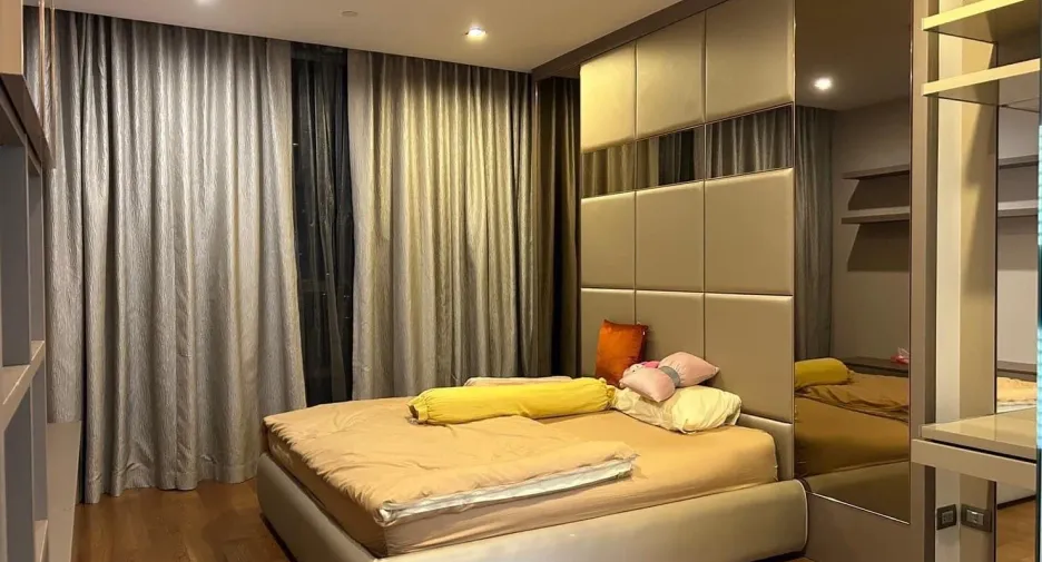 For rent 2 bedrooms condo in Sathon, Bangkok