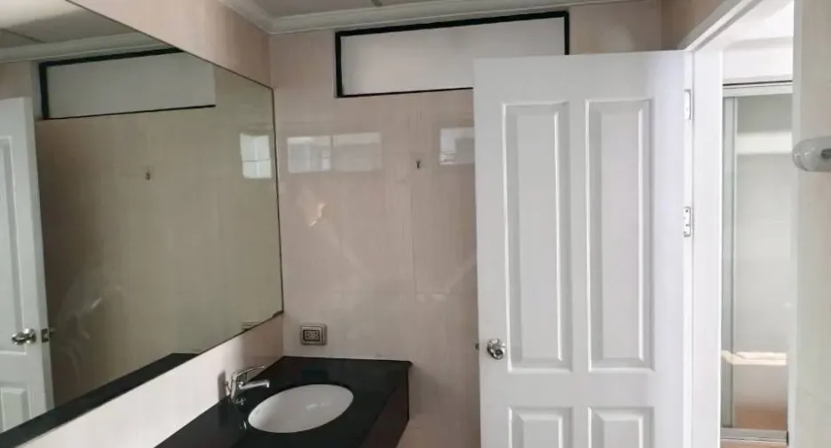 For rent 2 ベッドルーム condo in Watthana, Bangkok