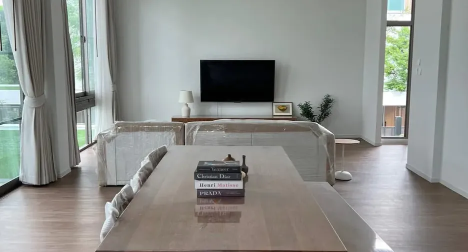 For rent 3 bedrooms house in Saphan Sung, Bangkok