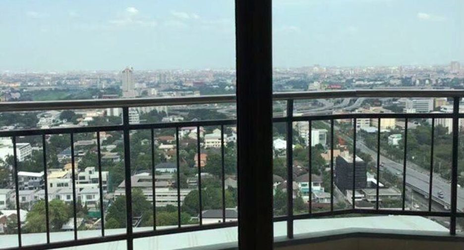 For rent 2 bedrooms condo in Watthana, Bangkok