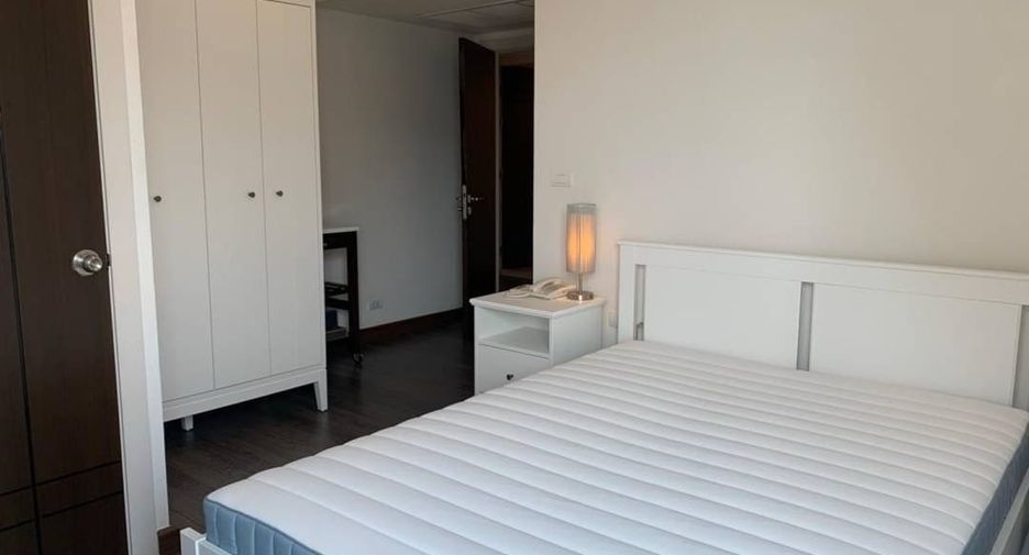For rent 3 bedrooms condo in Khlong Toei, Bangkok