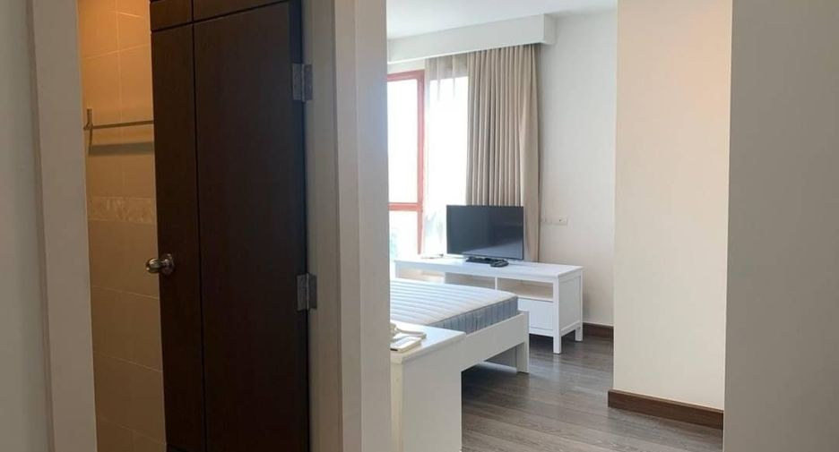 For rent 3 bedrooms condo in Khlong Toei, Bangkok