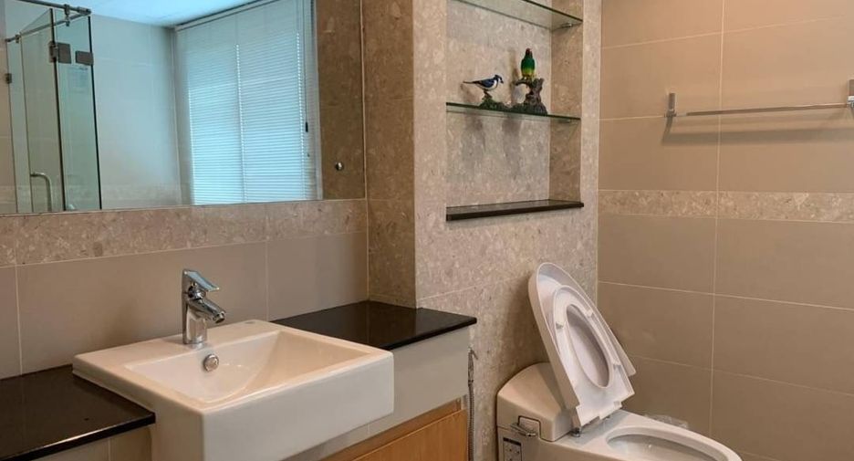 For rent 3 bedrooms condo in Khlong Toei, Bangkok