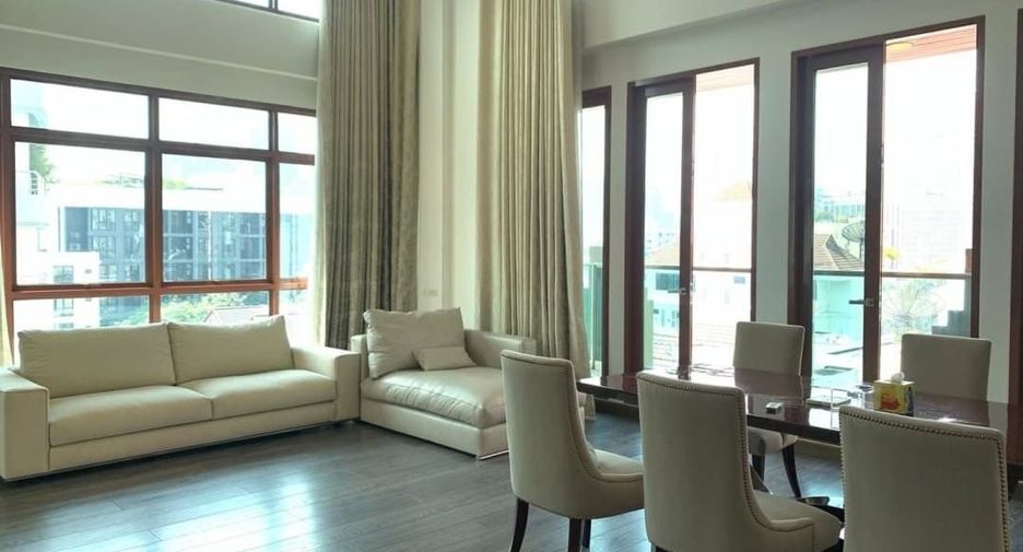 For rent 3 bedrooms condo in Khlong Toei, Bangkok