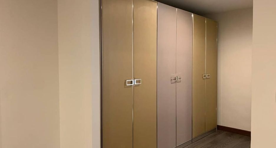 For rent 3 bedrooms condo in Khlong Toei, Bangkok