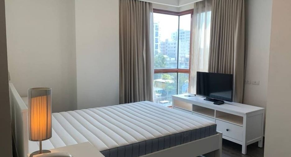 For rent 3 bedrooms condo in Khlong Toei, Bangkok