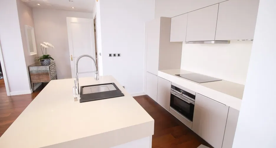 Condo en alquiler de 2 habitaciones en Khlong Toei, Bangkok