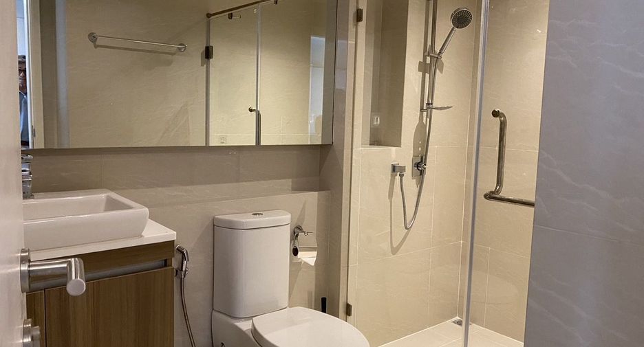 For rent 2 bedrooms condo in Khlong Toei, Bangkok