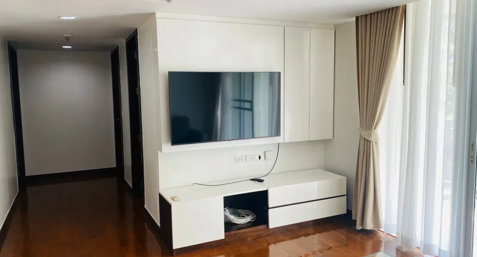 For rent 2 bedrooms condo in Watthana, Bangkok