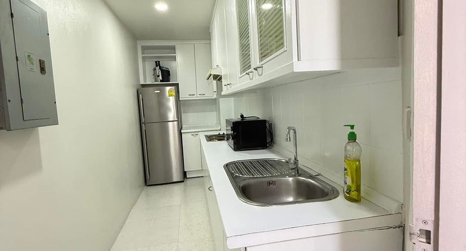 For rent 3 bedrooms condo in Watthana, Bangkok