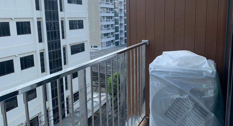 For rent 1 bed condo in Watthana, Bangkok