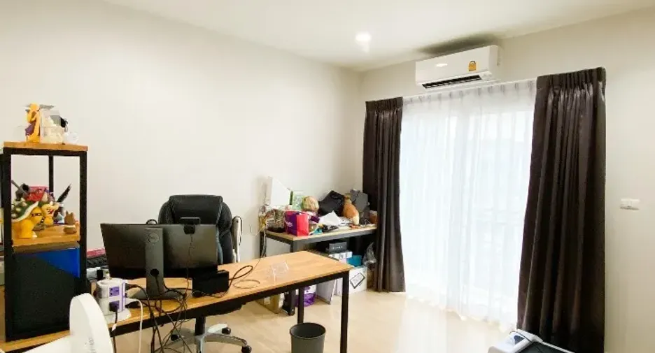 出租 3 卧室 联排别墅 在 Suan Luang, 曼谷