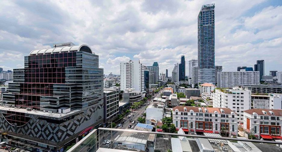 For rent 2 bedrooms condo in Watthana, Bangkok