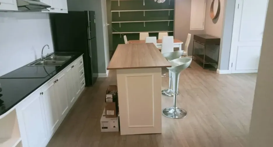 For rent 2 bedrooms condo in Khlong Toei, Bangkok