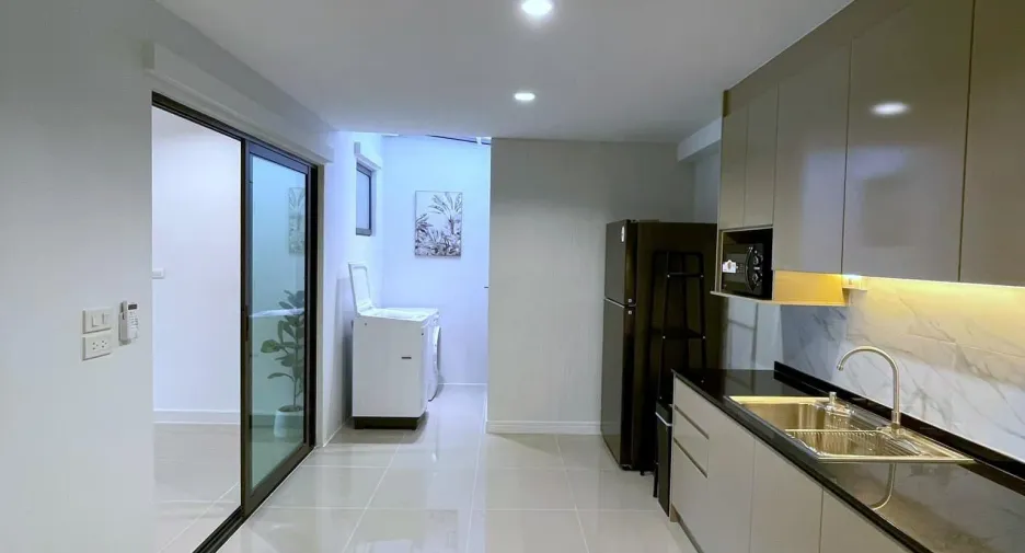 For rent 3 bedrooms townhouse in Bang Phli, Samut Prakan