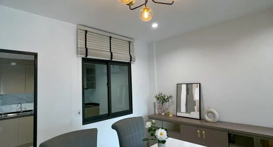 For rent 3 bedrooms townhouse in Bang Phli, Samut Prakan