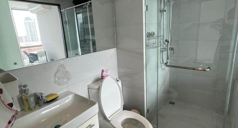 For rent 2 bedrooms condo in Watthana, Bangkok