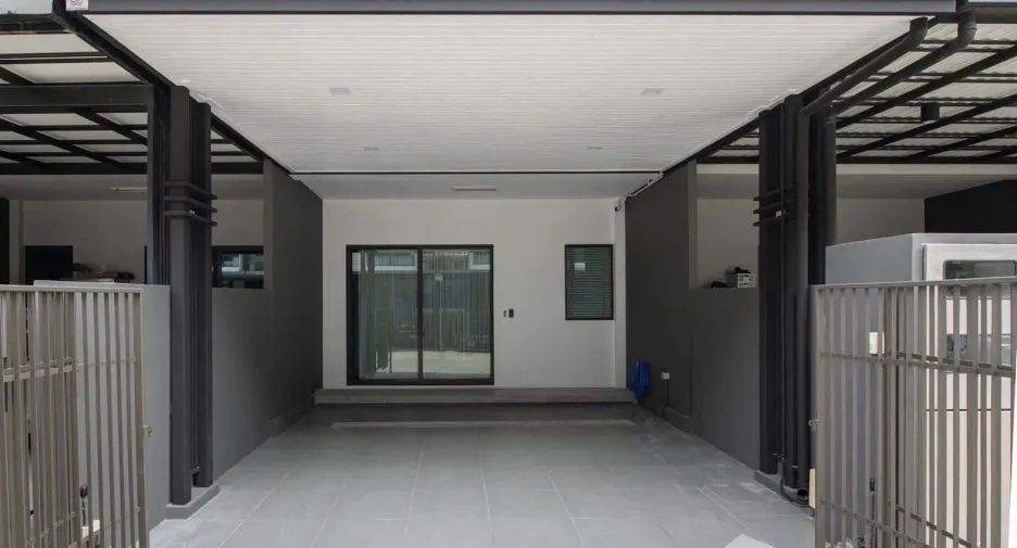 For rent 3 ベッドルーム townhouse in Lat Phrao, Bangkok