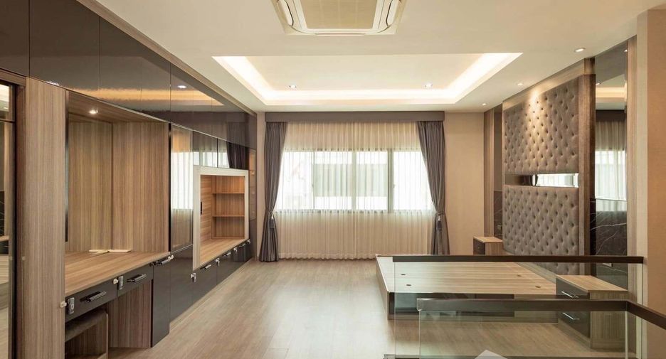 For rent 3 ベッドルーム townhouse in Lat Phrao, Bangkok