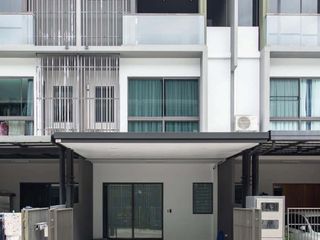 For rent 3 bedrooms townhouse in Lat Phrao, Bangkok