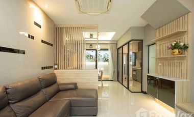 For rent 3 bedrooms townhouse in Lat Phrao, Bangkok