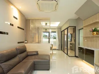 For rent 3 bedrooms townhouse in Lat Phrao, Bangkok