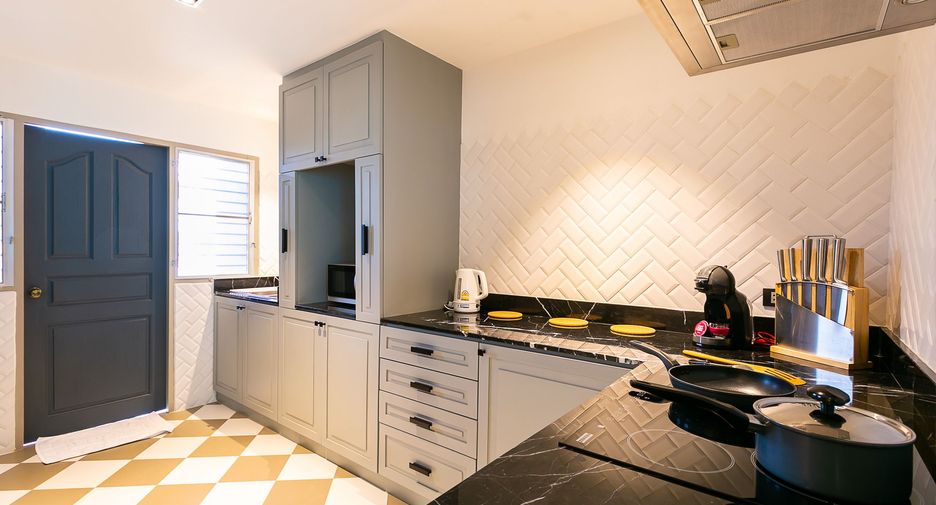 For rent 2 bedrooms apartment in Watthana, Bangkok