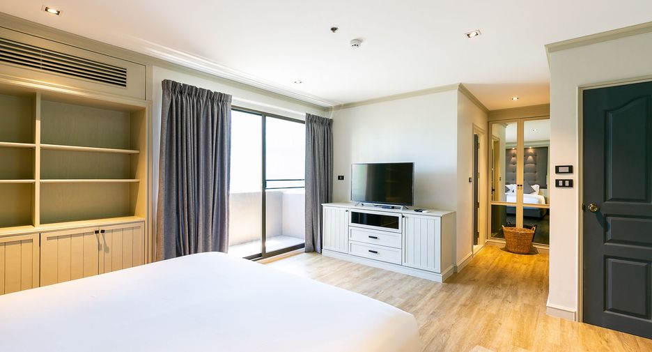 For rent 2 bedrooms apartment in Watthana, Bangkok